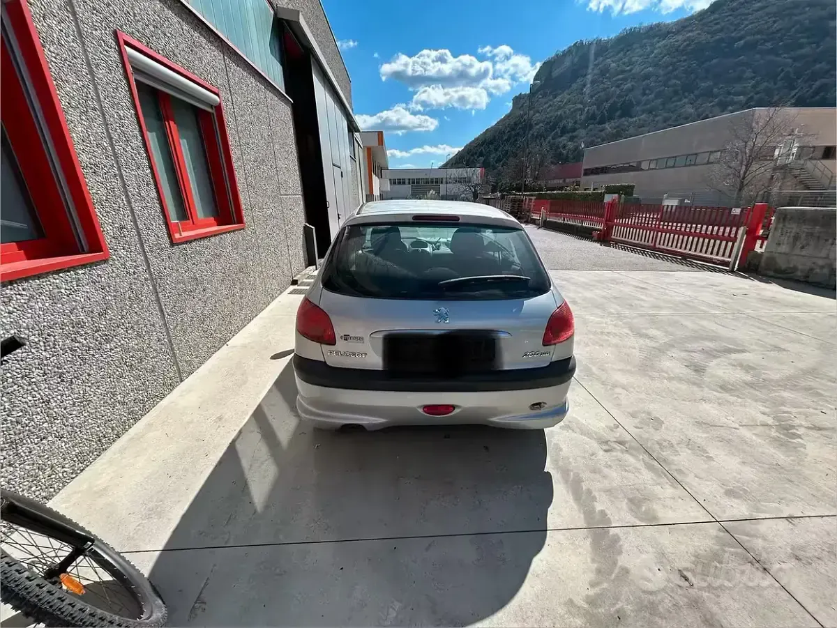 Usata Peugeot 206 75 CV (55 kW) 2005 Grigio Berlina