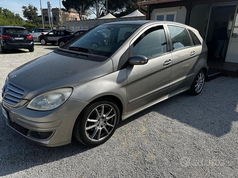 Usata Mercedes B200 Chrome 140 CV (102 kW) 2008 Giallo Monovolume
