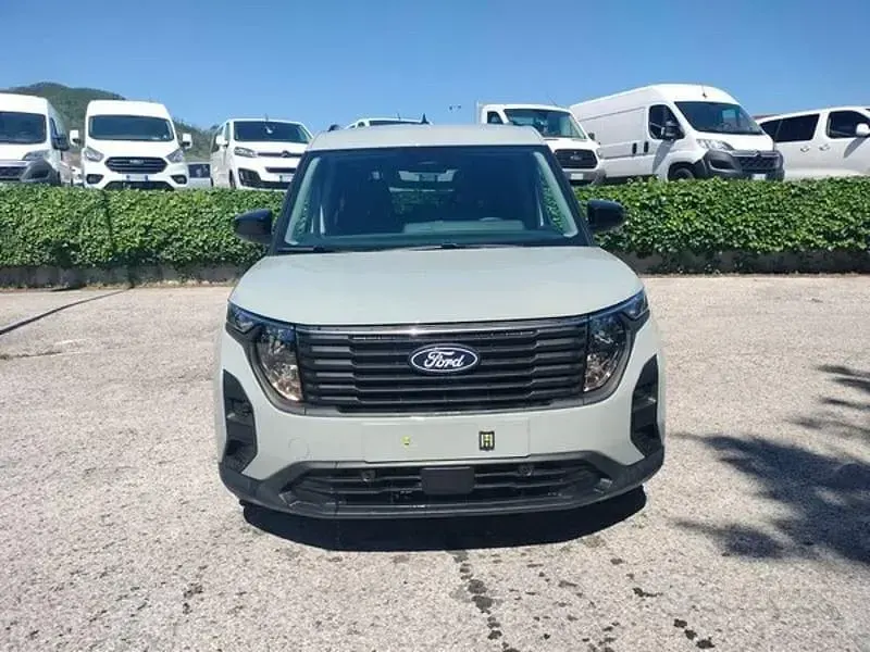 Usata Ford Tourneo Courier Titanium 125 CV (91 kW) 2025 Grigio Monovolume