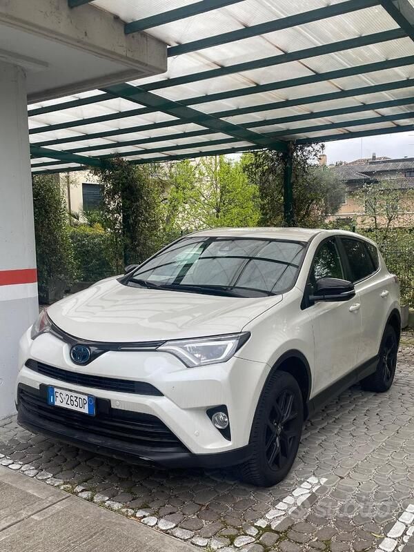 Usata Toyota RAV4 Hybrid 2018 Bianco SUV