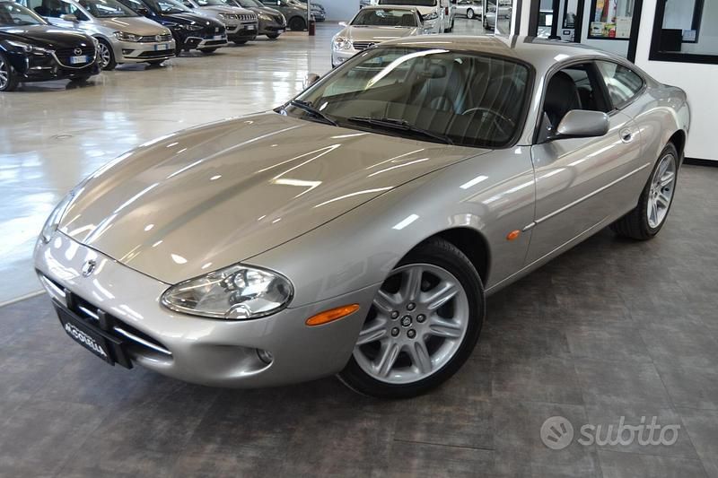 Grigio Usata 1998 Jaguar XK8 Coupé | 24.990 € (Molto cara) - Immagine 1/4