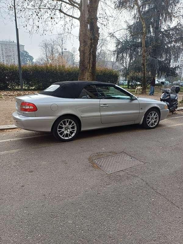 Usata Volvo C70 163 CV (119 kW) 2005 Argento Cabrio