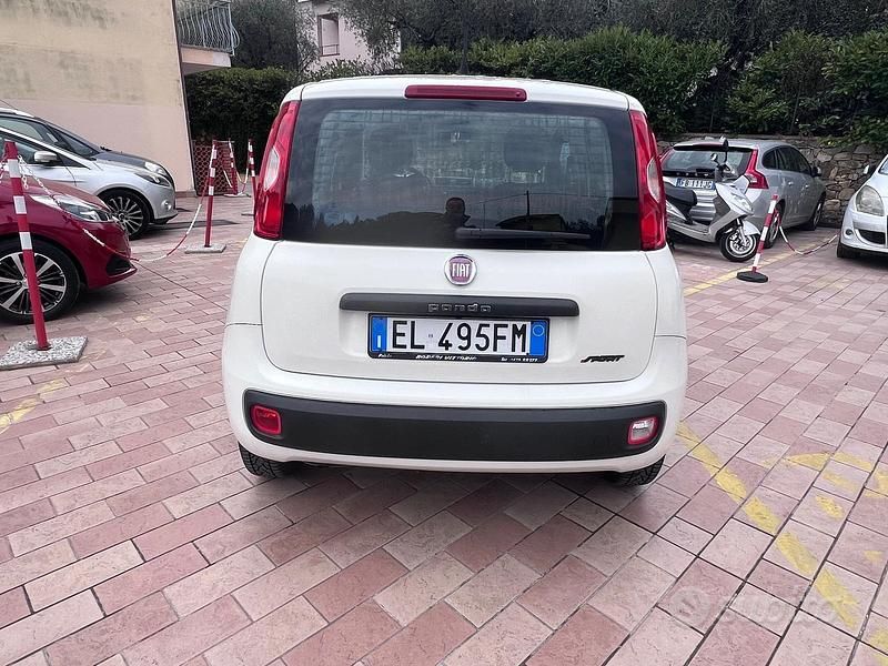 Usata Fiat Panda Lounge 69 CV (50 kW) 2012 Bianco Berlina