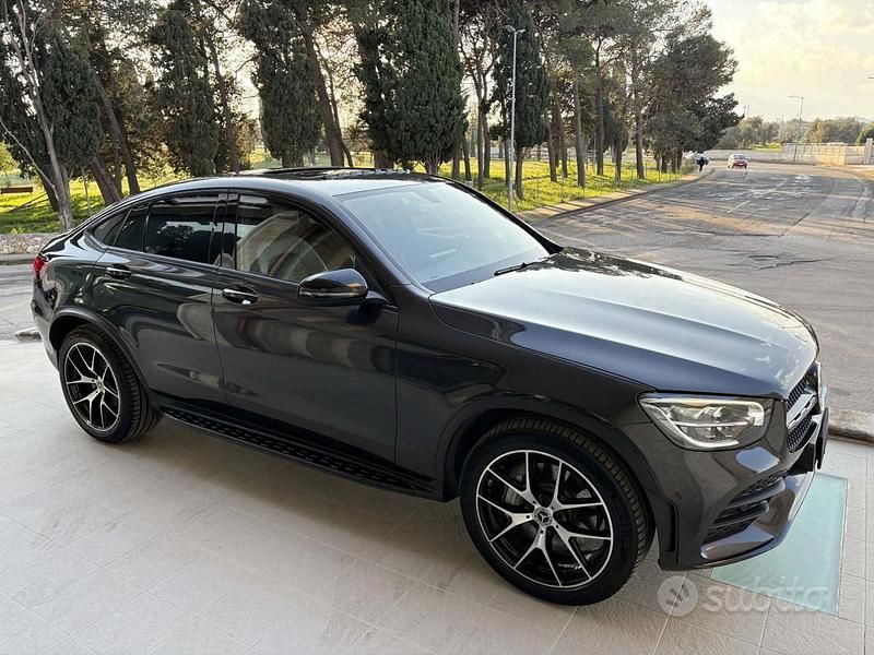 Usata Mercedes GLC300 Premium 194 CV (142 kW) 2022 Grigio scuro Coupé