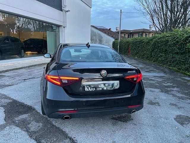 Usata Alfa Romeo Giulia Super 150 CV (110 kW) 2018 Nero Berlina