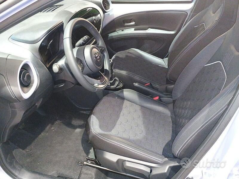 Nuova Toyota Aygo X 72 CV (52 kW) 2025 Grigio SUV