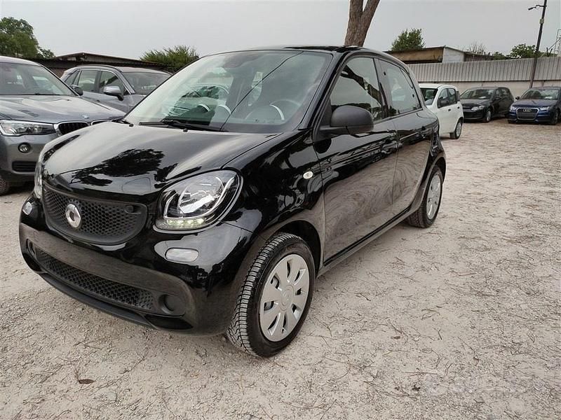 Usata Smart ForFour Passion 71 CV (52 kW) 2015 Nero pastello Utilitaria