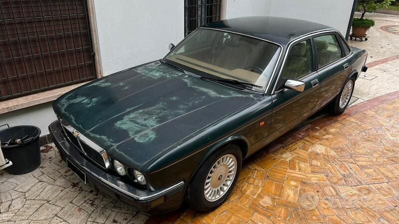 Usata Jaguar XJ12 311 CV (228 kW) 1994 Verde Berlina
