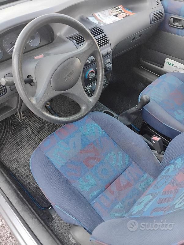 Usata Fiat Punto Star 60 CV (44 kW) 1998 Grigio Berlina