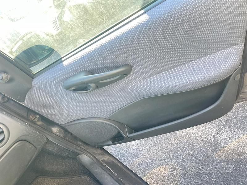 Usata Fiat Punto 60 CV (44 kW) 2004 Grigio Utilitaria