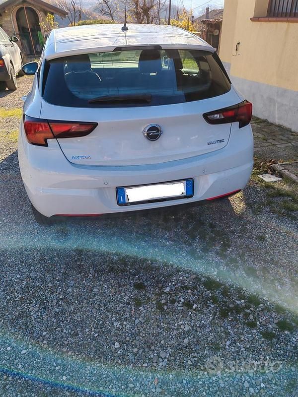 Käytetty Opel Astra 110 HP (80 kW) 2019 Valkoinen Sedan