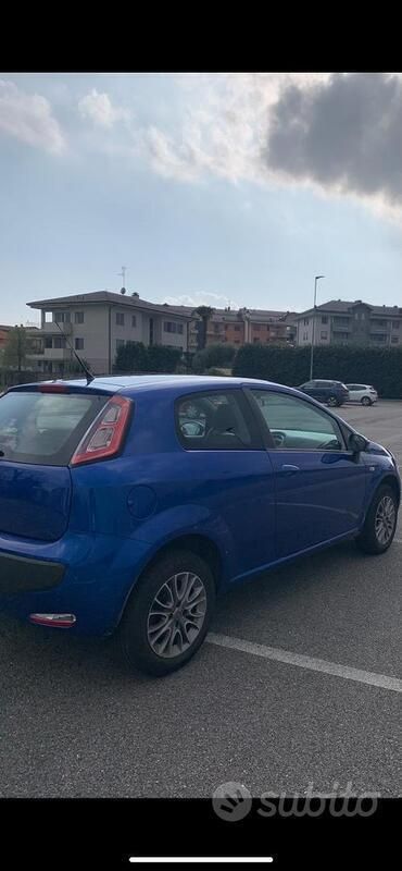Usata Fiat Punto Evo 77 CV (56 kW) 2011 Blu Utilitaria
