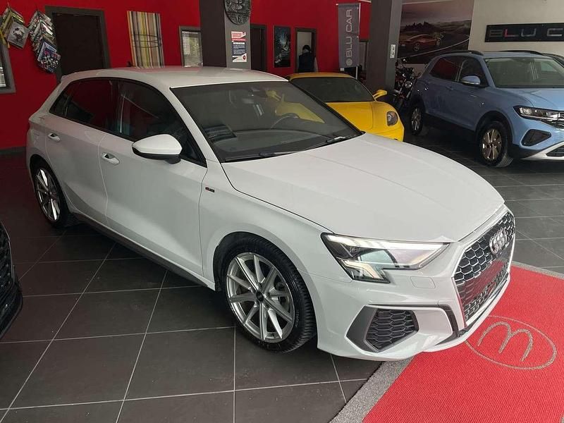 Bianco Usata 2023 Audi A3 Sportback S-Line Due volumi | 29.490 € (Buon prezzo) - Immagine 1/4