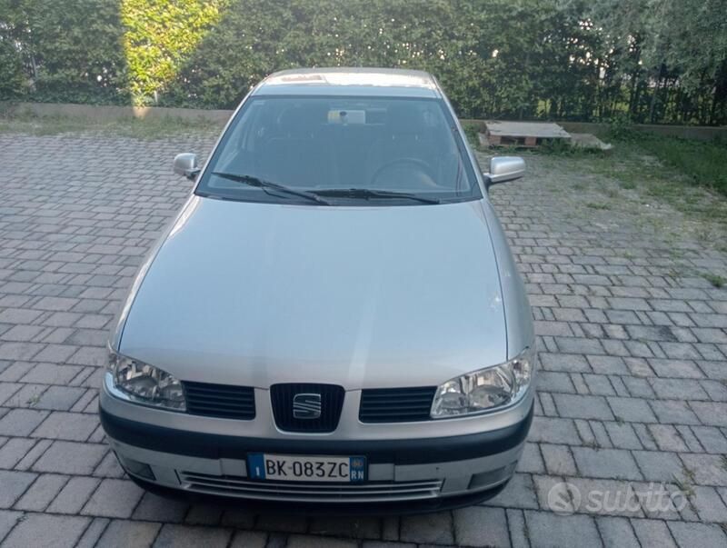 Usata Seat Ibiza 75 CV (55 kW) 2000 Grigio Utilitaria