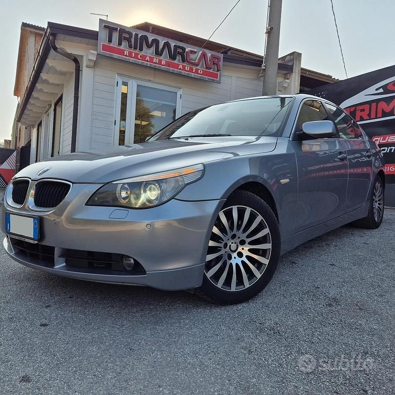Grigio Usata 2004 BMW 530 Tre volumi | 6500 € (Buon prezzo) - Immagine 1/4