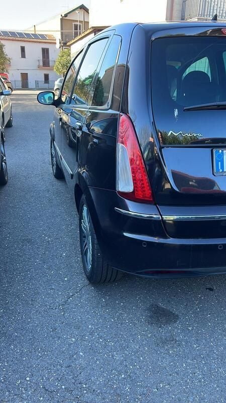 Usata Lancia Musa Gold 78 CV (57 kW) 2013 Nero Monovolume