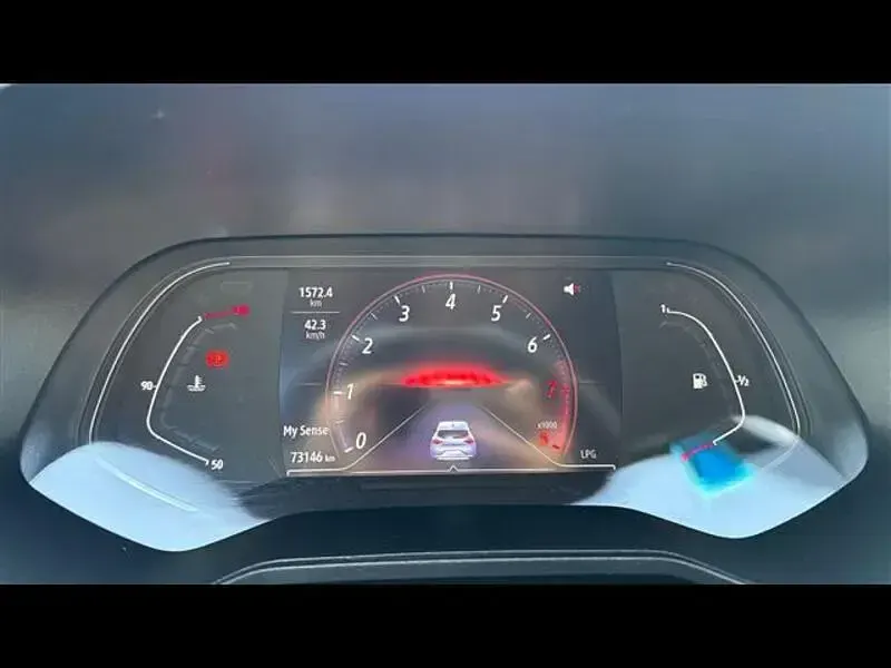 Usata Renault Clio Intens 100 CV (73 kW) 2023 Grigio chiaro Utilitaria