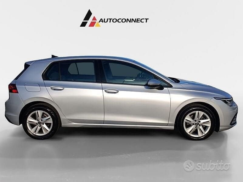 Usata VW Golf VII Life 115 CV (84 kW) 2021 Grigio Utilitaria