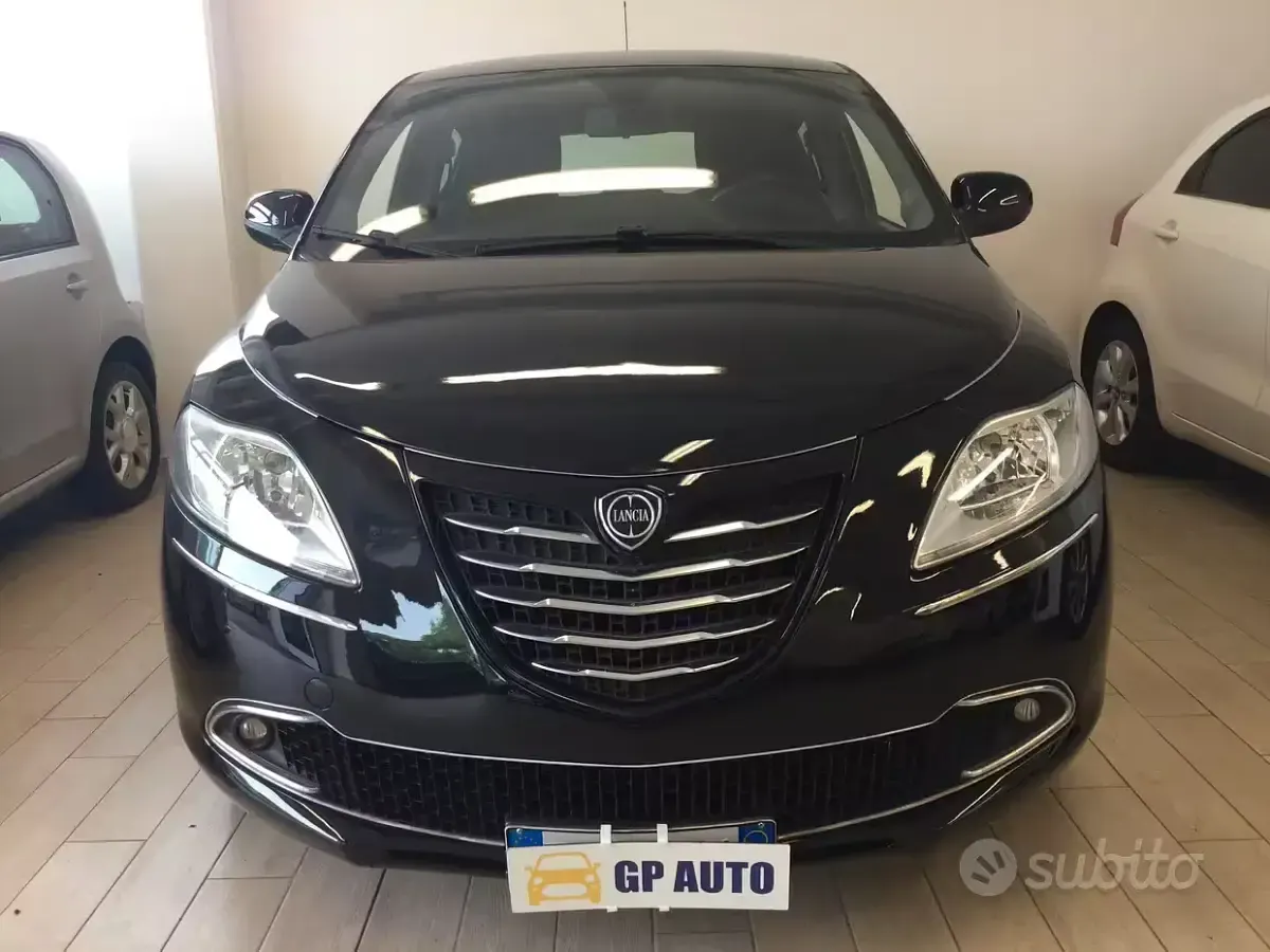 Usata Lancia Ypsilon 85 CV (62 kW) 2013 Nero Utilitaria