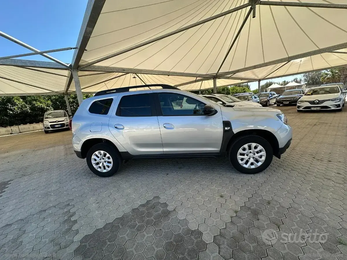 Usata Dacia Duster Prestige 101 CV (74 kW) 2021 Argento SUV