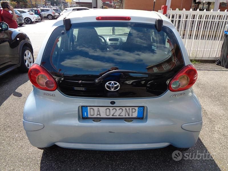 Käytetty Toyota Aygo Sol 68 HP (50 kW) 2006 Sininen Viistoperä