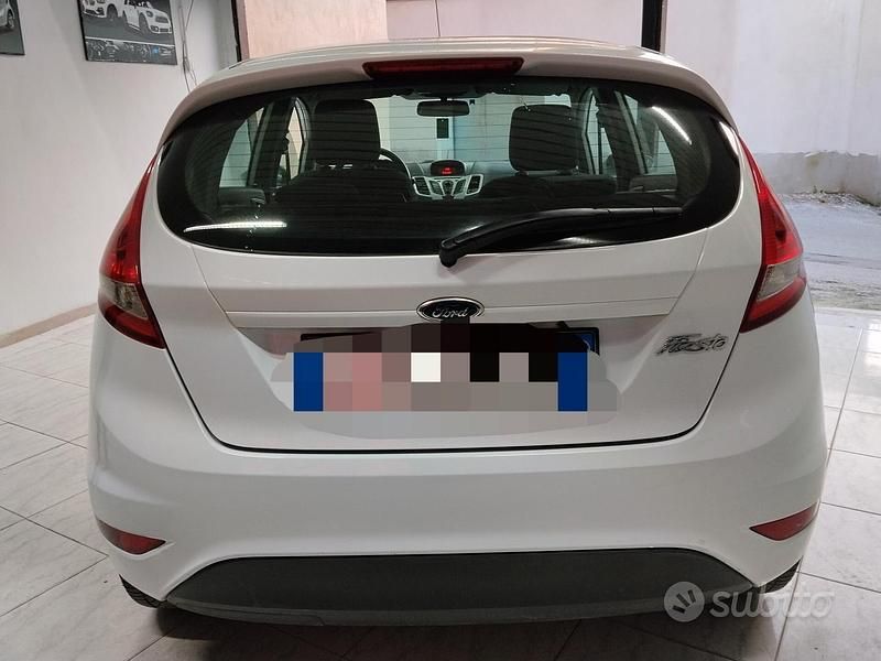 Usado Ford Fiesta 71 HP (52 kW) 2012 Branco Citadino