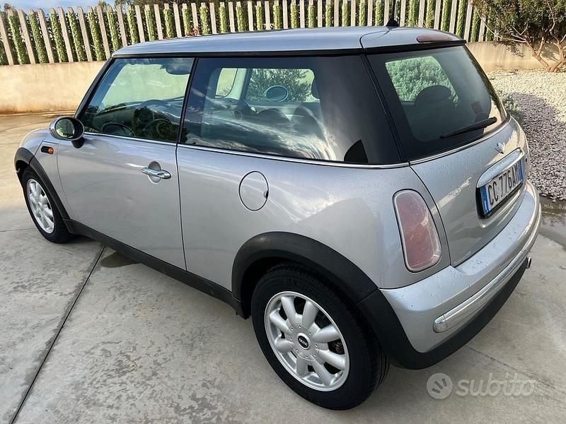 Begagnad Mini Cooper 90 HK (66 kW) 2004 Grå Halvkombi