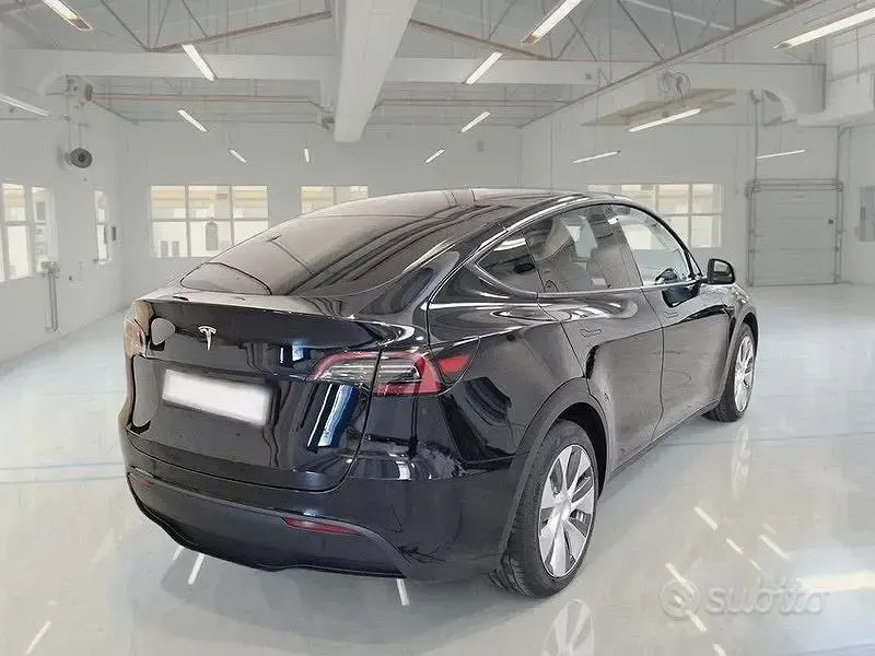 Usata Tesla Model Y 152 kW (208 CV) 2023 Nero SUV