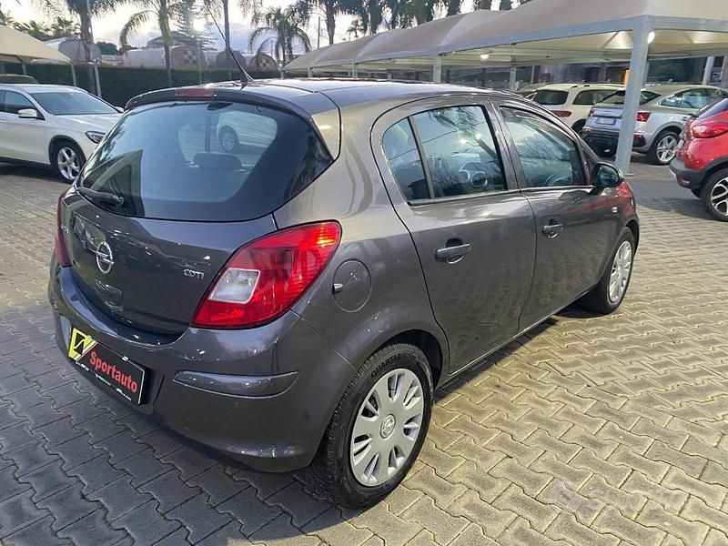 Usata Opel Corsa 75 CV (55 kW) 2012 Grigio Berlina