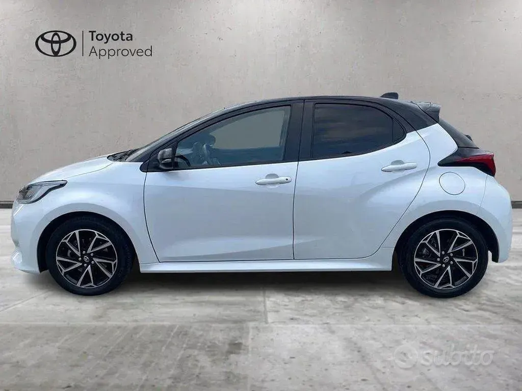 Usata Toyota Yaris Hybrid Style 92 CV (67 kW) 2021 Bianco Berlina