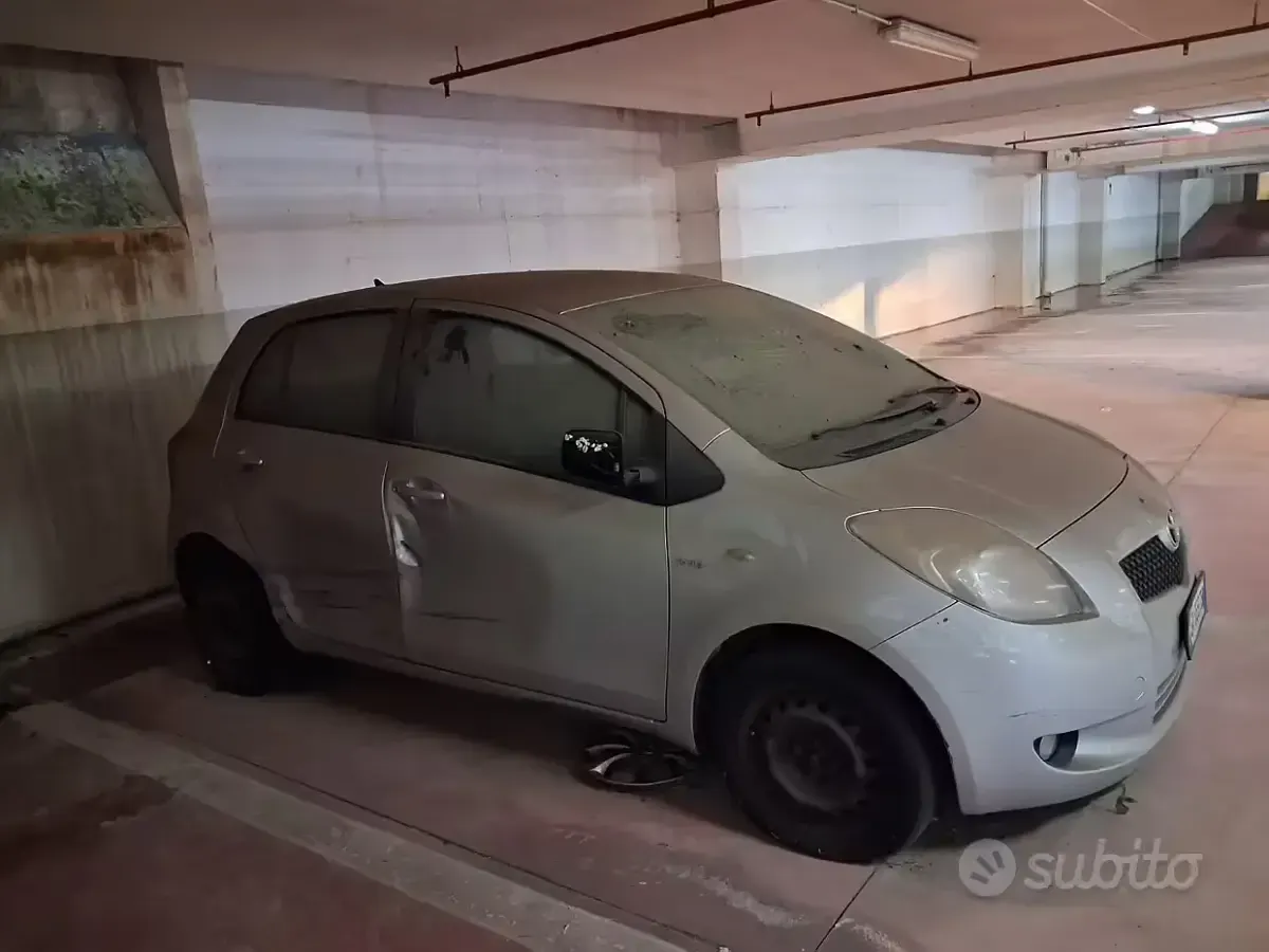 Usata Toyota Yaris 90 CV (66 kW) 2007 Grigio Utilitaria