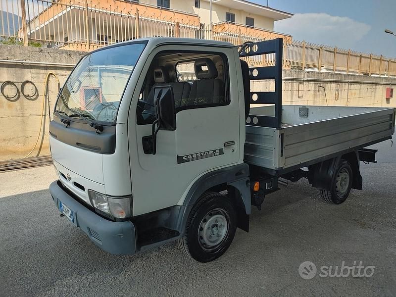 Usata Nissan Cabstar 120 CV (88 kW) 2002 Bianco Pick-up