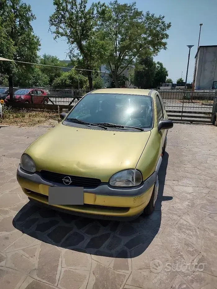 Usata Opel Corsa 54 CV (39 kW) 1997 Giallo Utilitaria