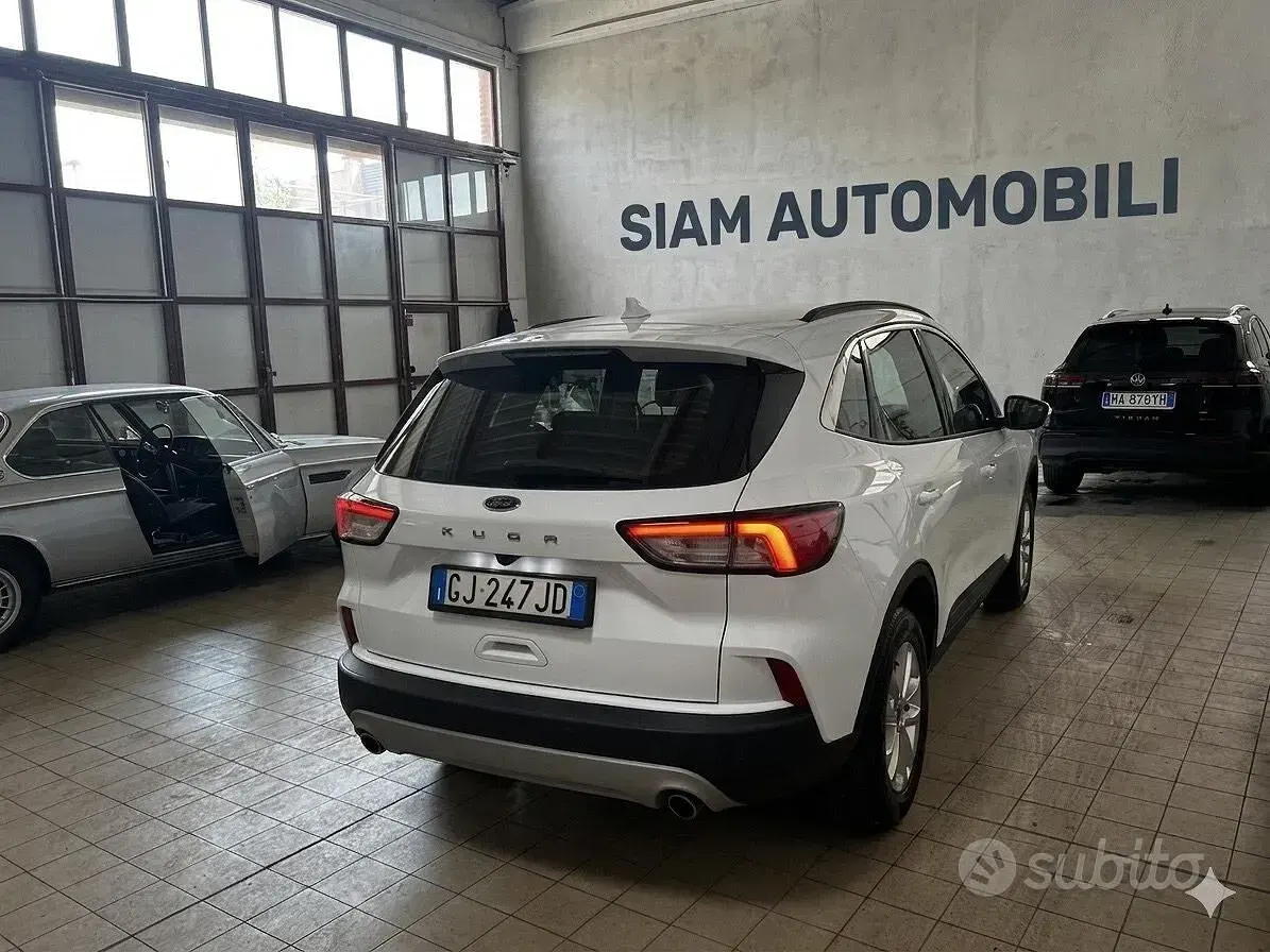 Usado Ford Kuga Titanium 120 CV (88 kW) 2022 Blanco SUV