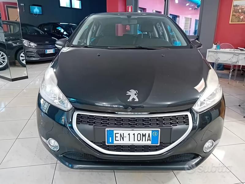 Usata Peugeot 208 Access 68 CV (50 kW) 2012 Nero Utilitaria