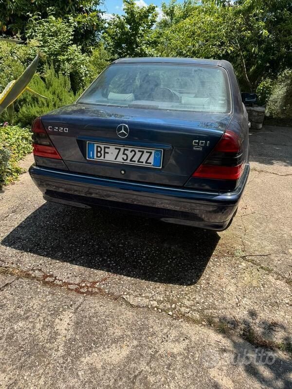 Usata Mercedes C220 150 CV (110 kW) 1999 Blu Berlina