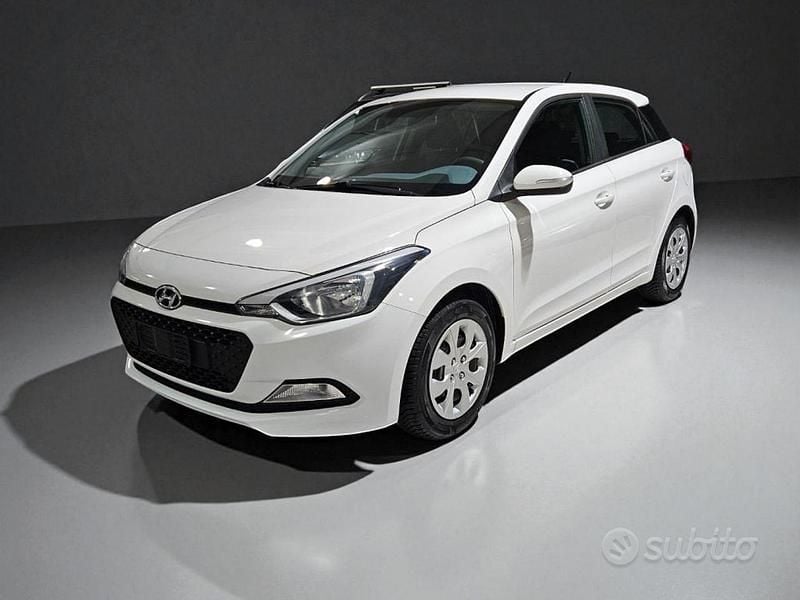 Usata Hyundai i20 Classic 75 CV (55 kW) 2018 Bianco pastello Berlina