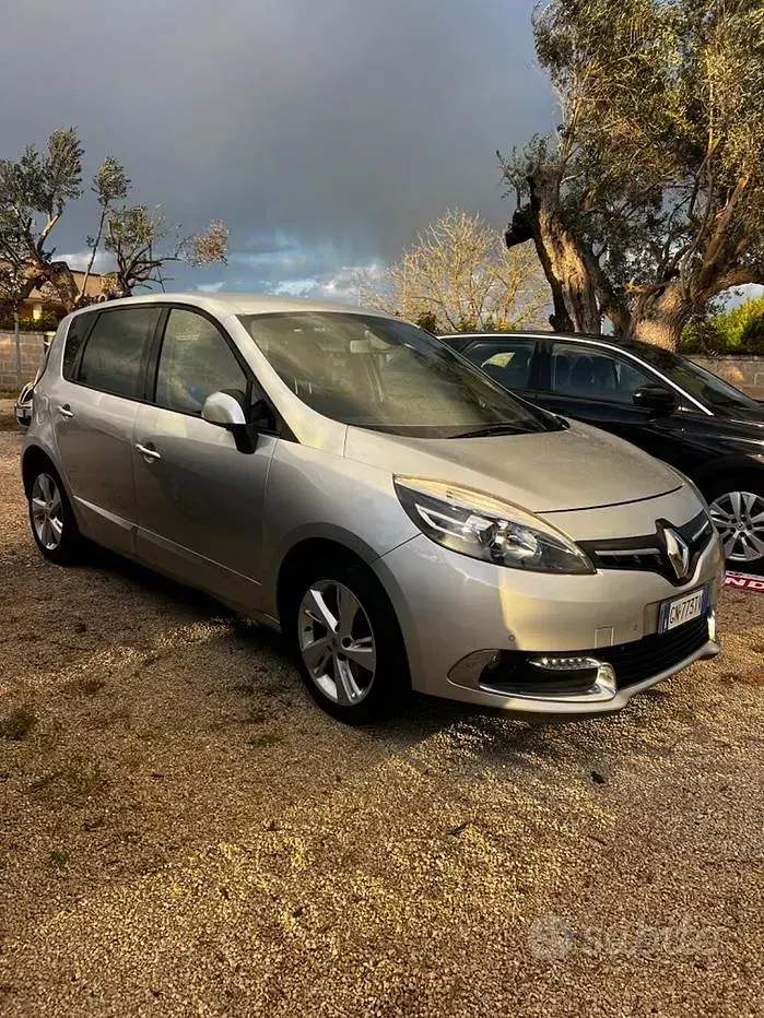 Usata Renault Scénic 110 CV (80 kW) 2015 Grigio Monovolume