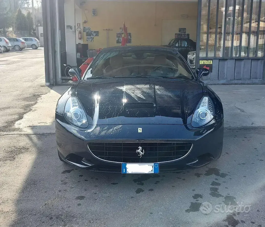 Usata Ferrari California 489 CV (359 kW) 2009 Bluazzurro Cabrio