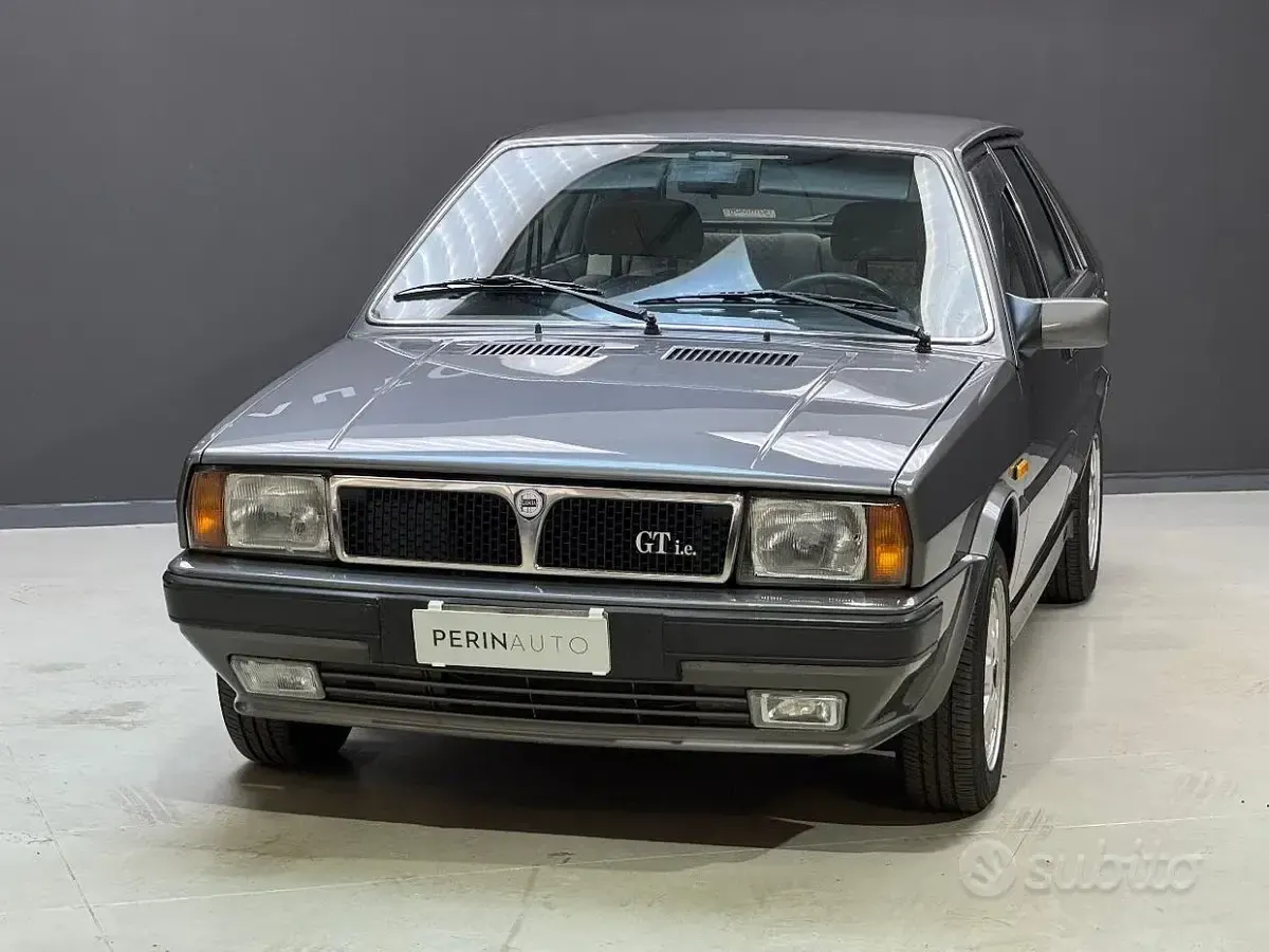 Usata Lancia Delta 109 CV (80 kW) 1987 Grigio Utilitaria