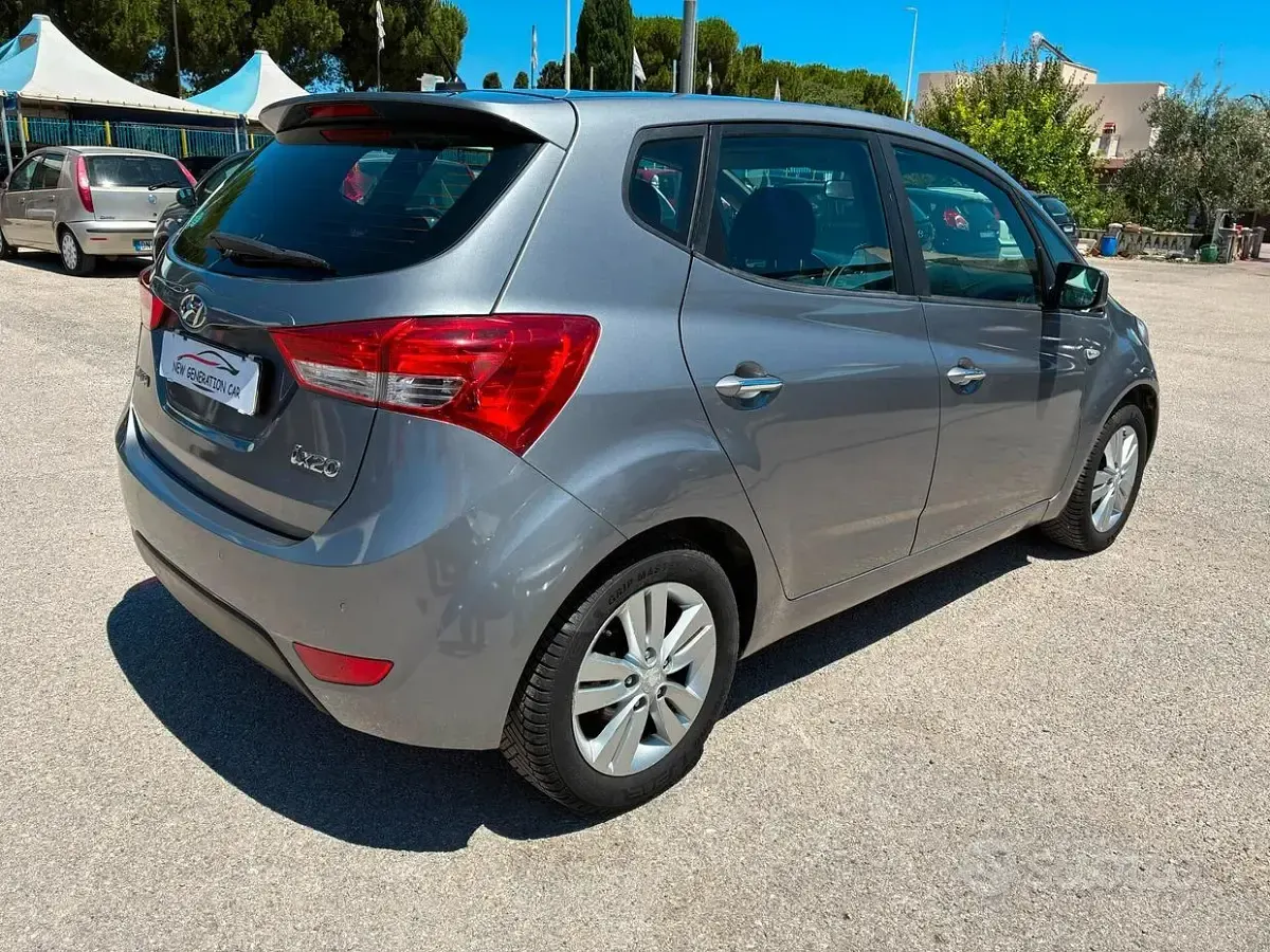 Usata Hyundai ix20 Comfort 88 CV (64 kW) 2014 Grigio Utilitaria