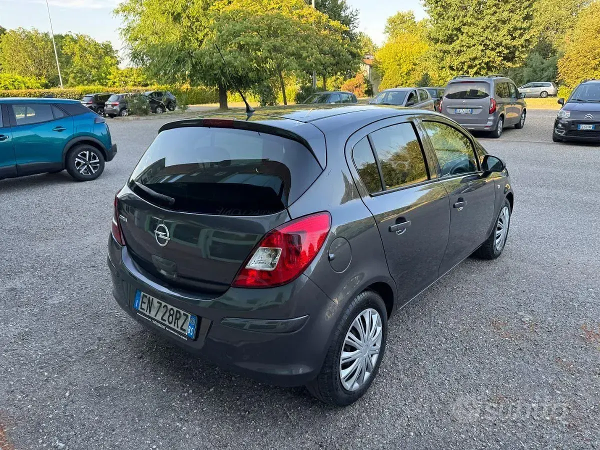 Usata Opel Corsa Edition 86 CV (63 kW) 2012 Grigio Utilitaria