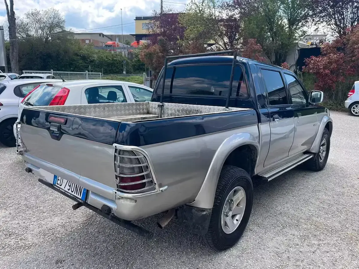 Usado Mitsubishi L200 116 CV (85 kW) 2003 Gris Pickup/Camioneta