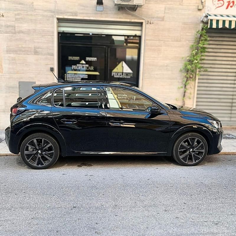 Usata Peugeot 208 GT 102 CV (75 kW) 2023 Nero Utilitaria