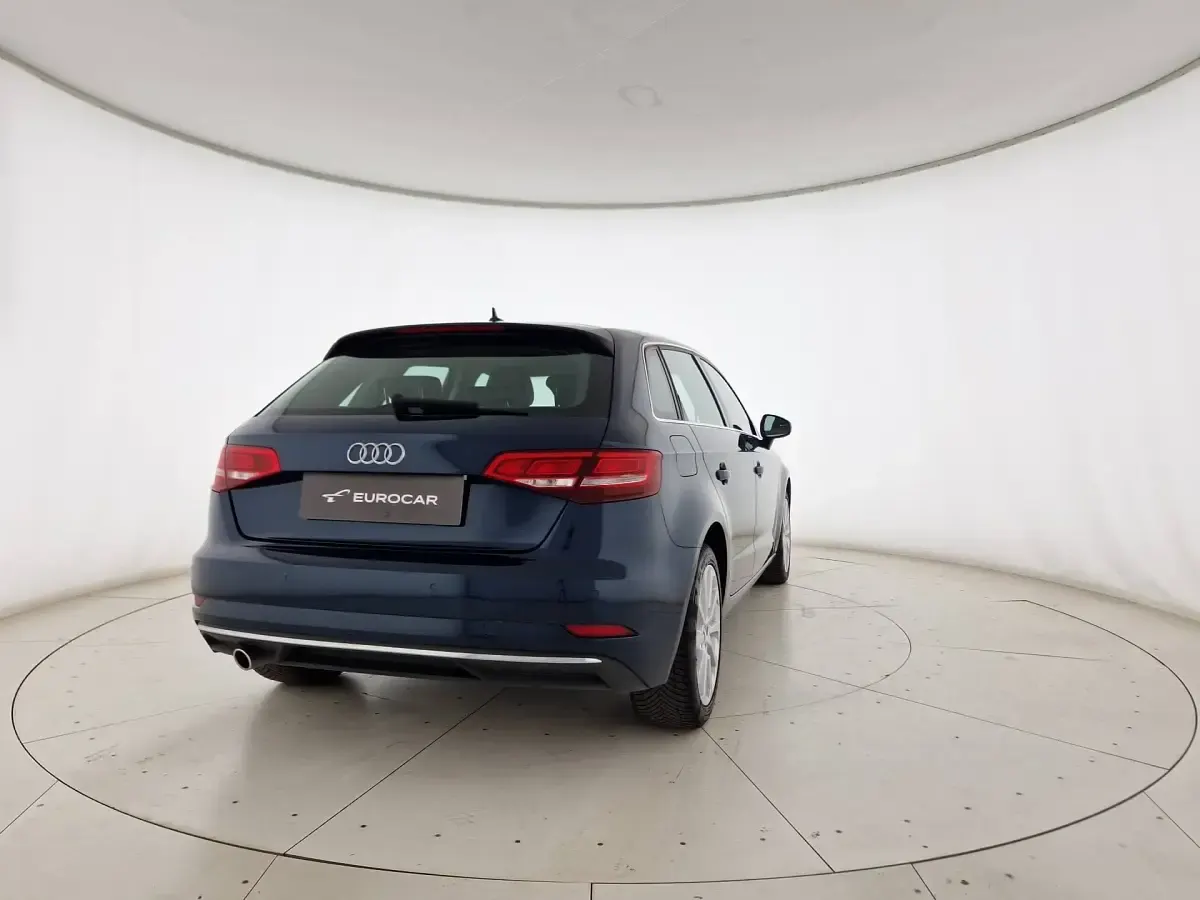 Usata Audi A3 Design 110 CV (80 kW) 2017 B9 blu cosmo metallizzato Berlina