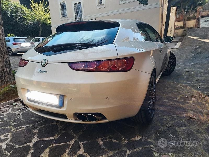 Usata Alfa Romeo Brera 200 CV (147 kW) 2010 Bianco Coupé