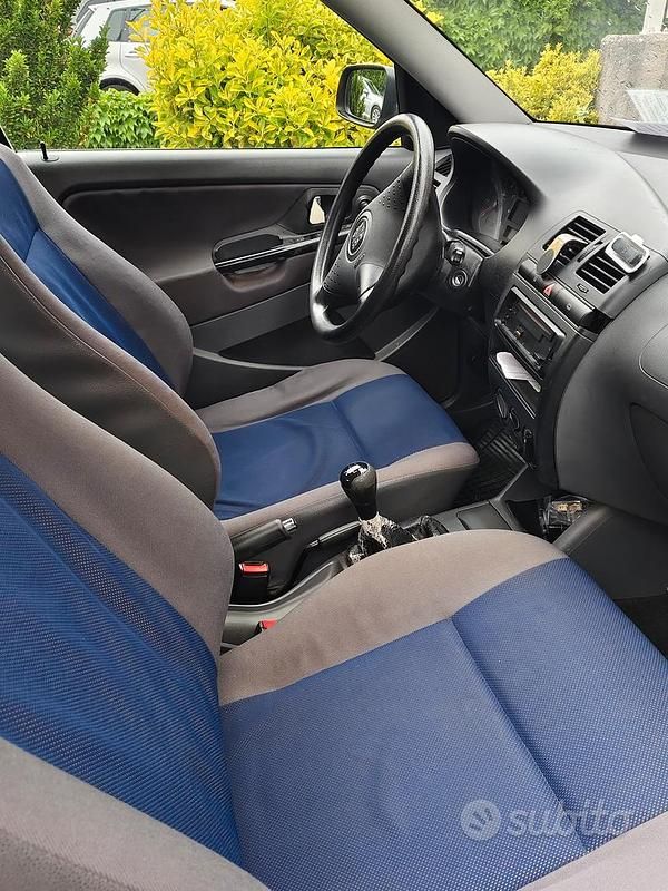 Usata Seat Ibiza 75 CV (55 kW) 2004 Grigio Utilitaria