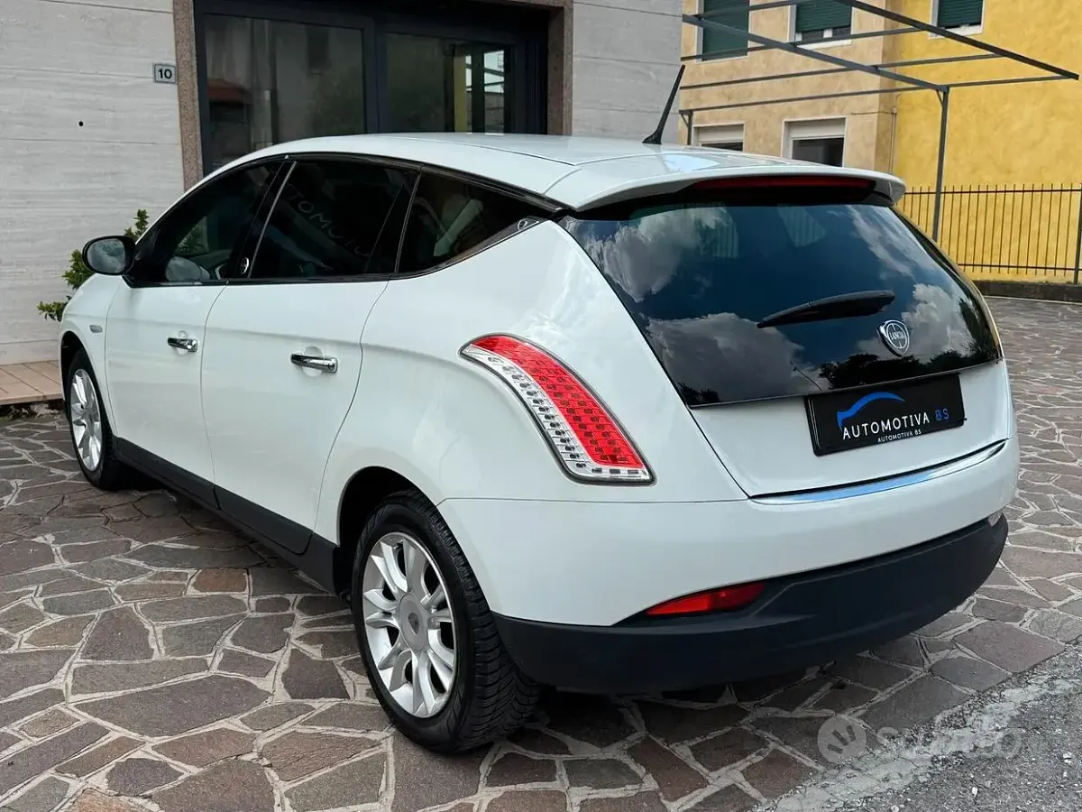Usata Lancia Delta Gold 120 CV (88 kW) 2012 Bianco Utilitaria