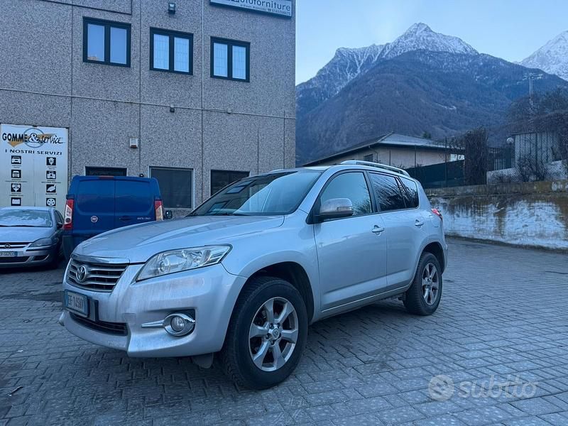 Usata 2010 Toyota RAV4 Station wagon | 7350 € (Molto cara) - Immagine 1/4