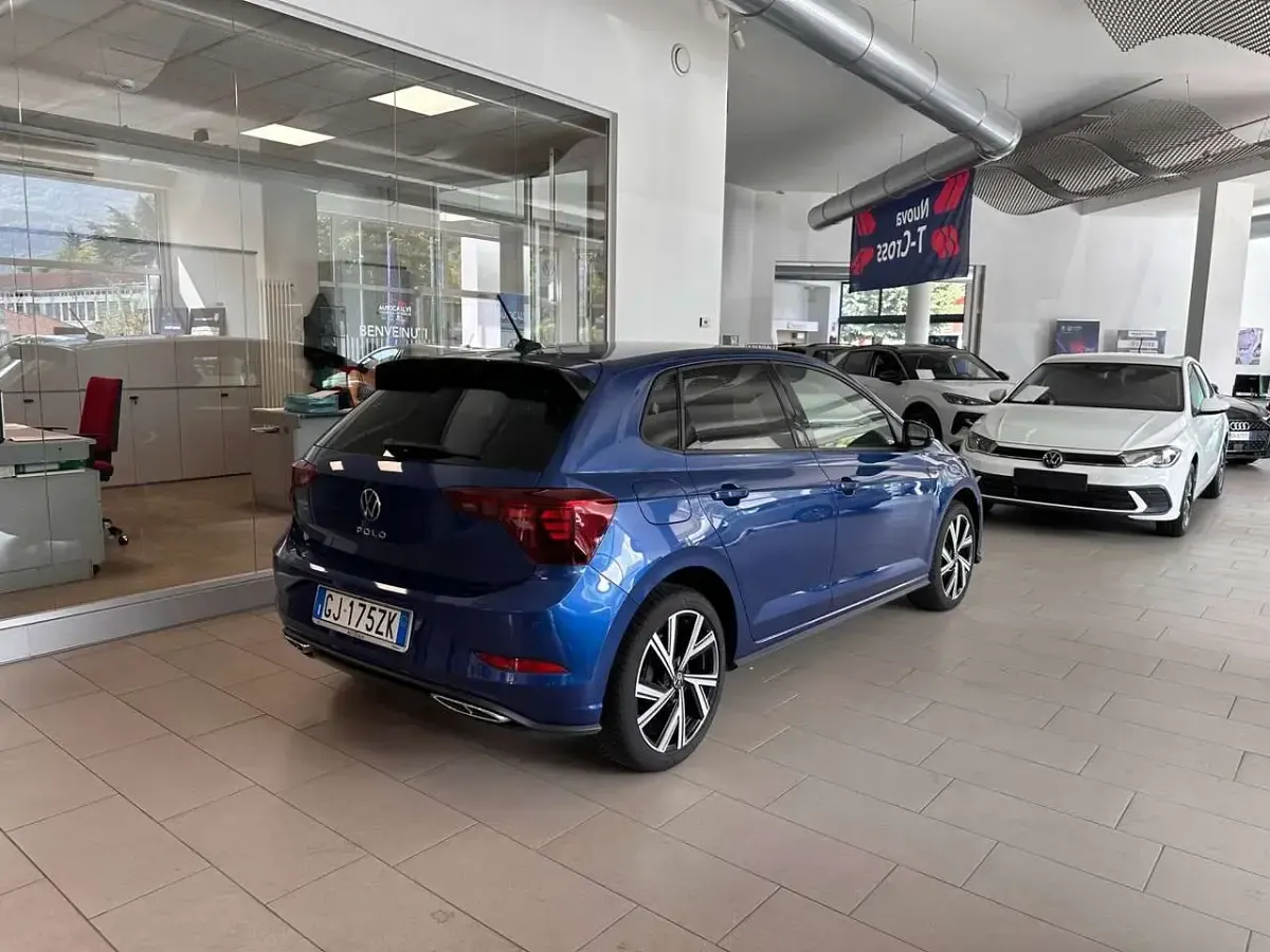 Usata VW Polo R-line 95 CV (69 kW) 2022 Blu/azzurro Utilitaria